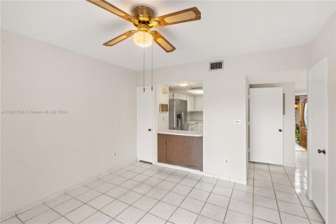 Touwnhouse à vendre à Miami Lakes, Floride: 3 chambres, 162.21 m2 № 1216994 - photo 12