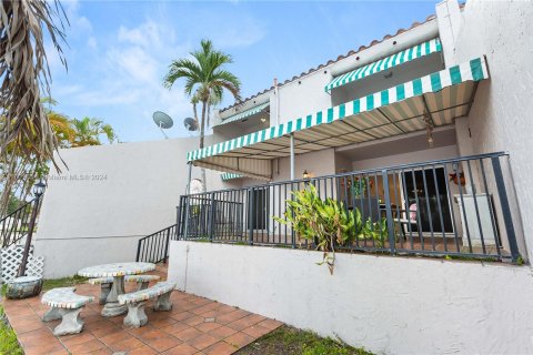 Touwnhouse à vendre à Miami Lakes, Floride: 3 chambres, 162.21 m2 № 1216994 - photo 4