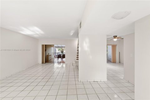 Townhouse in Miami Lakes, Florida 3 bedrooms, 162.21 sq.m. № 1216994 - photo 6