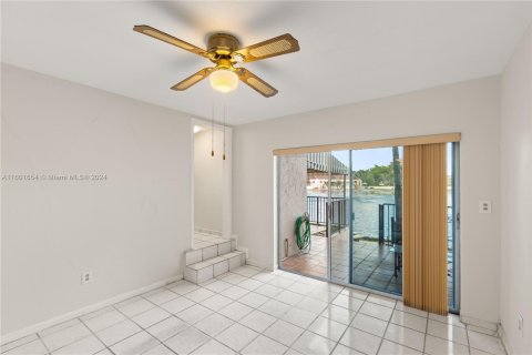 Townhouse in Miami Lakes, Florida 3 bedrooms, 162.21 sq.m. № 1216994 - photo 11