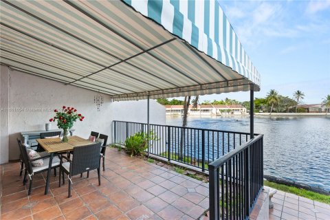 Adosado en venta en Miami Lakes, Florida, 3 dormitorios, 162.21 m2 № 1216994 - foto 5