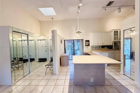 Villa ou maison à vendre à Hallandale Beach, Floride: 3 chambres, 150.87 m2 № 1091501 - photo 5