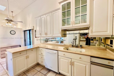 Villa ou maison à vendre à Hallandale Beach, Floride: 3 chambres, 150.87 m2 № 1091501 - photo 14