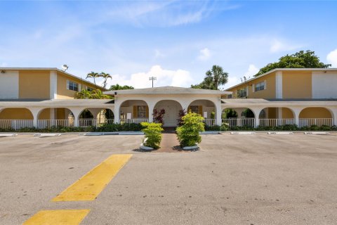 Condominio en venta en Deerfield Beach, Florida, 2 dormitorios, 78.04 m2 № 1096458 - foto 1