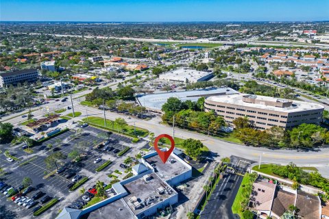 Commercial property in Kendall, Florida № 1039983 - photo 26