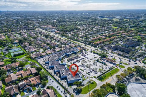 Immobilier commercial à vendre à Kendall, Floride № 1039983 - photo 27