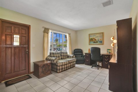 Villa ou maison à vendre à Palmetto Bay, Floride: 4 chambres, 164.99 m2 № 1075390 - photo 4