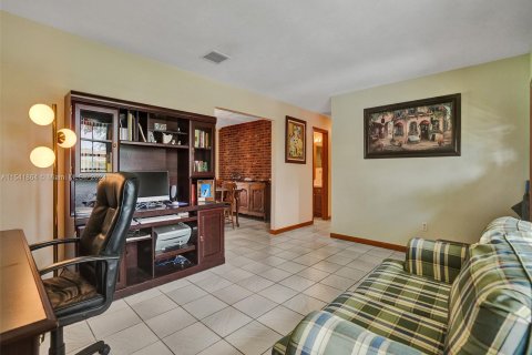 Villa ou maison à vendre à Palmetto Bay, Floride: 4 chambres, 164.99 m2 № 1075390 - photo 6