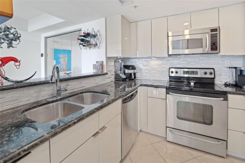 Condominio en venta en Miami Beach, Florida, 1 dormitorio, 69.31 m2 № 1035348 - foto 10