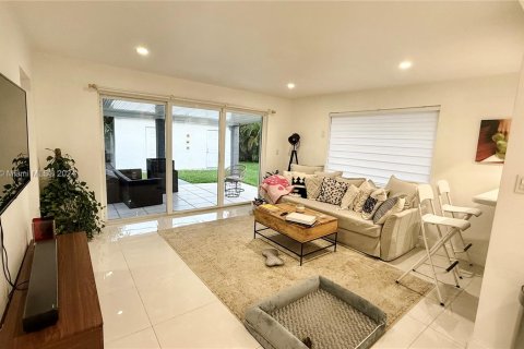 Casa en venta en Miami, Florida, 4 dormitorios, 151.43 m2 № 1410695 - foto 9