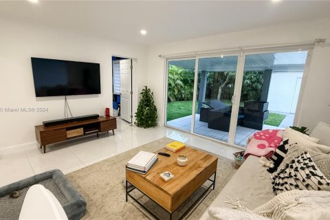 Casa en venta en Miami, Florida, 4 dormitorios, 151.43 m2 № 1410695 - foto 2