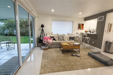 Casa en venta en Miami, Florida, 4 dormitorios, 151.43 m2 № 1410695 - foto 10