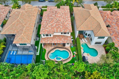 House in Delray Beach, Florida 5 bedrooms, 373.65 sq.m. № 1036085 - photo 28