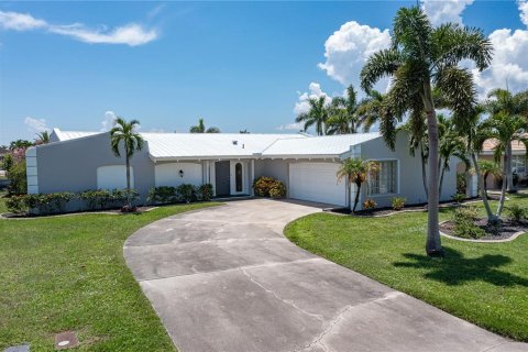 Villa ou maison à vendre à Punta Gorda, Floride: 3 chambres, 150.22 m2 № 1323278 - photo 2