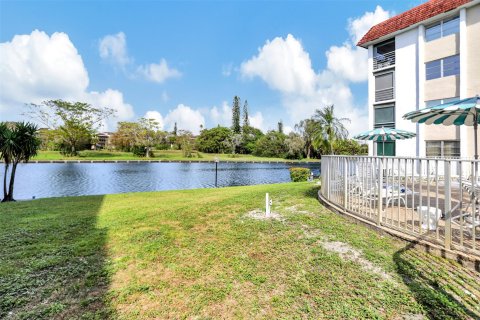 Copropriété à vendre à Lauderhill, Floride: 2 chambres, 99.41 m2 № 1047684 - photo 16