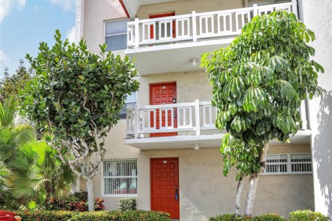 Condo in Lauderhill, Florida, 2 bedrooms  № 1047684 - photo 27