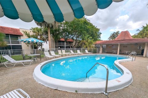 Condo in Lauderhill, Florida, 2 bedrooms  № 1047684 - photo 22