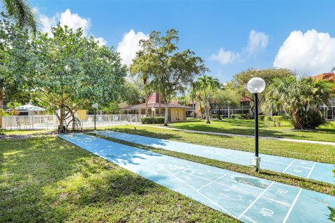 Copropriété à vendre à Lauderhill, Floride: 2 chambres, 99.41 m2 № 1047684 - photo 20