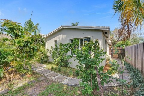 Casa en venta en Hallandale Beach, Florida, 4 dormitorios, 142.51 m2 № 1072866 - foto 18