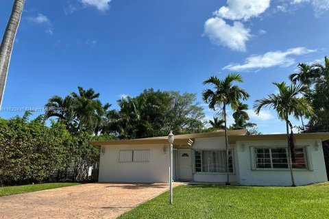 Villa ou maison à vendre à North Bay Village, Floride: 2 chambres, 123.65 m2 № 1309255 - photo 8