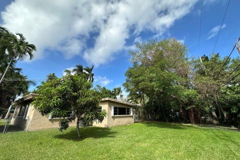 Villa ou maison à vendre à North Bay Village, Floride: 2 chambres, 123.65 m2 № 1309255 - photo 9