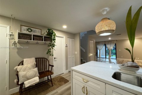 Adosado en venta en Pembroke Pines, Florida, 3 dormitorios, 136.75 m2 № 1076603 - foto 11