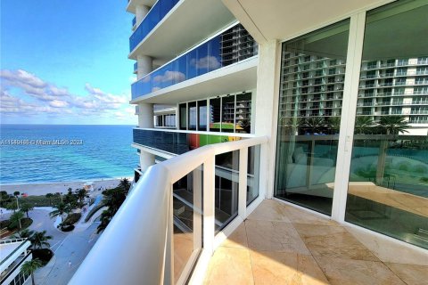 Condo in Hallandale Beach, Florida, 2 bedrooms  № 1033110 - photo 3