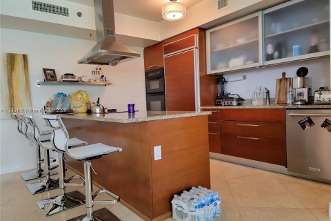 Condo in Hallandale Beach, Florida, 2 bedrooms  № 1033110 - photo 12