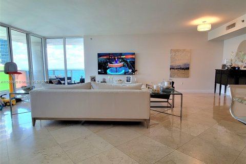 Condominio en venta en Hallandale Beach, Florida, 2 dormitorios, 165.55 m2 № 1033110 - foto 8