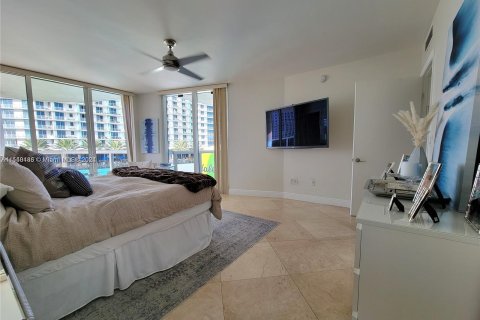 Condominio en venta en Hallandale Beach, Florida, 2 dormitorios, 165.55 m2 № 1033110 - foto 14