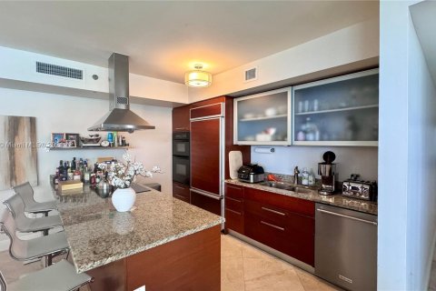 Condo in Hallandale Beach, Florida, 2 bedrooms  № 1033110 - photo 13