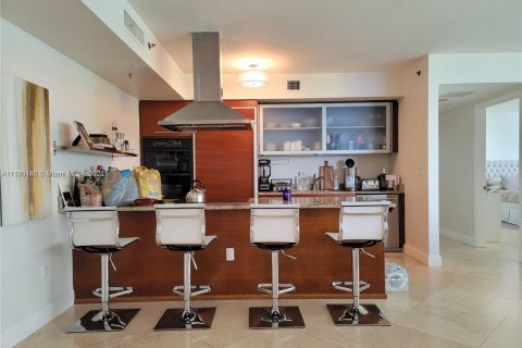 Condo in Hallandale Beach, Florida, 2 bedrooms  № 1033110 - photo 11