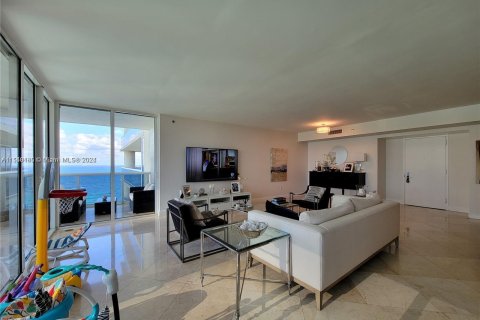 Condo in Hallandale Beach, Florida, 2 bedrooms  № 1033110 - photo 5