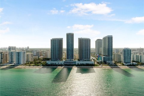 Condominio en venta en Hallandale Beach, Florida, 2 dormitorios, 165.55 m2 № 1033110 - foto 28