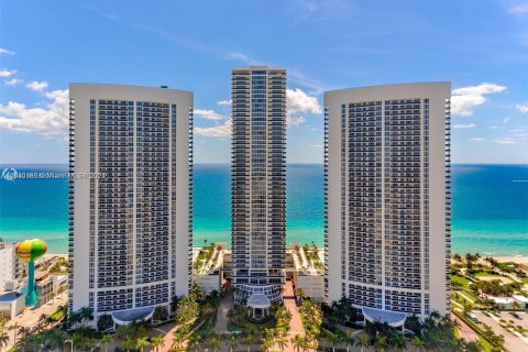 Condominio en venta en Hallandale Beach, Florida, 2 dormitorios, 165.55 m2 № 1033110 - foto 19