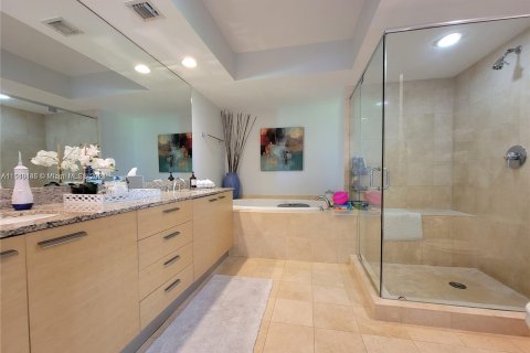 Copropriété à vendre à Hallandale Beach, Floride: 2 chambres, 165.55 m2 № 1033110 - photo 15