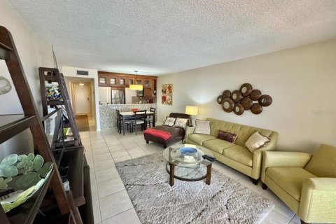 Condo in New Smyrna Beach, Florida, 3 bedrooms  № 1378455 - photo 12