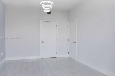 Condominio en venta en North Miami Beach, Florida, 1 dormitorio, 87.05 m2 № 1065175 - foto 11