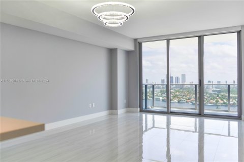 Condominio en venta en North Miami Beach, Florida, 1 dormitorio, 87.05 m2 № 1065175 - foto 4