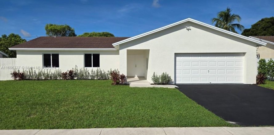 House in Homestead, Florida 4 bedrooms, 152.92 sq.m. № 1427214