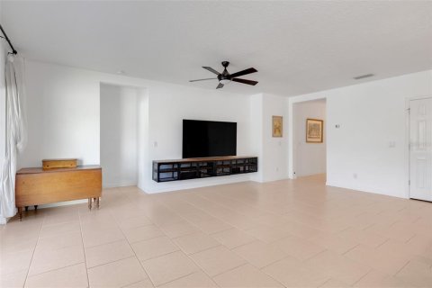 Casa en venta en Groveland, Florida, 4 dormitorios, 195.37 m2 № 1378113 - foto 10