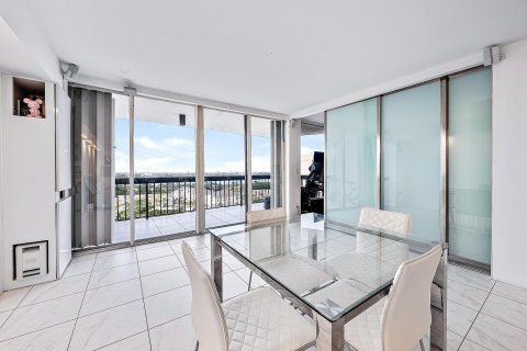 Condo in West Palm Beach, Florida, 2 bedrooms  № 1047733 - photo 14