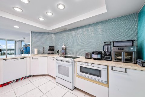 Condo in West Palm Beach, Florida, 2 bedrooms  № 1047733 - photo 8