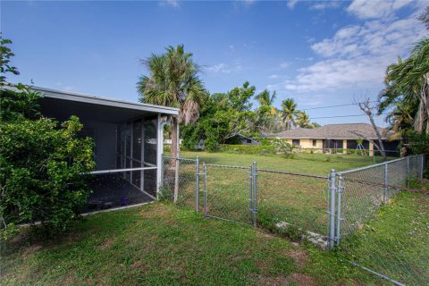 House in Cape Coral, Florida 3 bedrooms, 154.22 sq.m. № 1046581 - photo 8