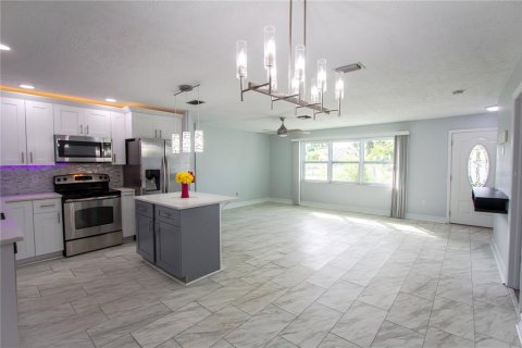 House in Cape Coral, Florida 3 bedrooms, 154.22 sq.m. № 1046581 - photo 3