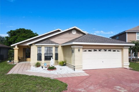 House in Kissimmee, Florida 3 bedrooms, 135.82 sq.m. № 1336276 - photo 1