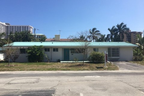 House in Pompano Beach, Florida 3 bedrooms, 146.6 sq.m. № 1269562 - photo 6