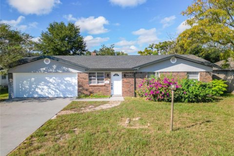 House in Deltona, Florida 3 bedrooms, 153.85 sq.m. № 1394480 - photo 1