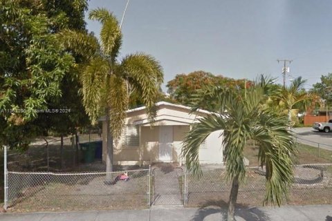 House in Fort Lauderdale, Florida 3 bedrooms, 114.46 sq.m. № 1059334 - photo 3