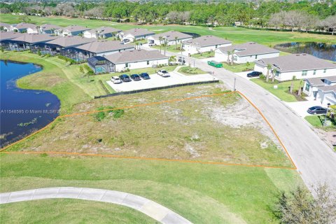 Купить земельный участок в Лихай-Эйкерс, Флорида № 1059381 - фото 2